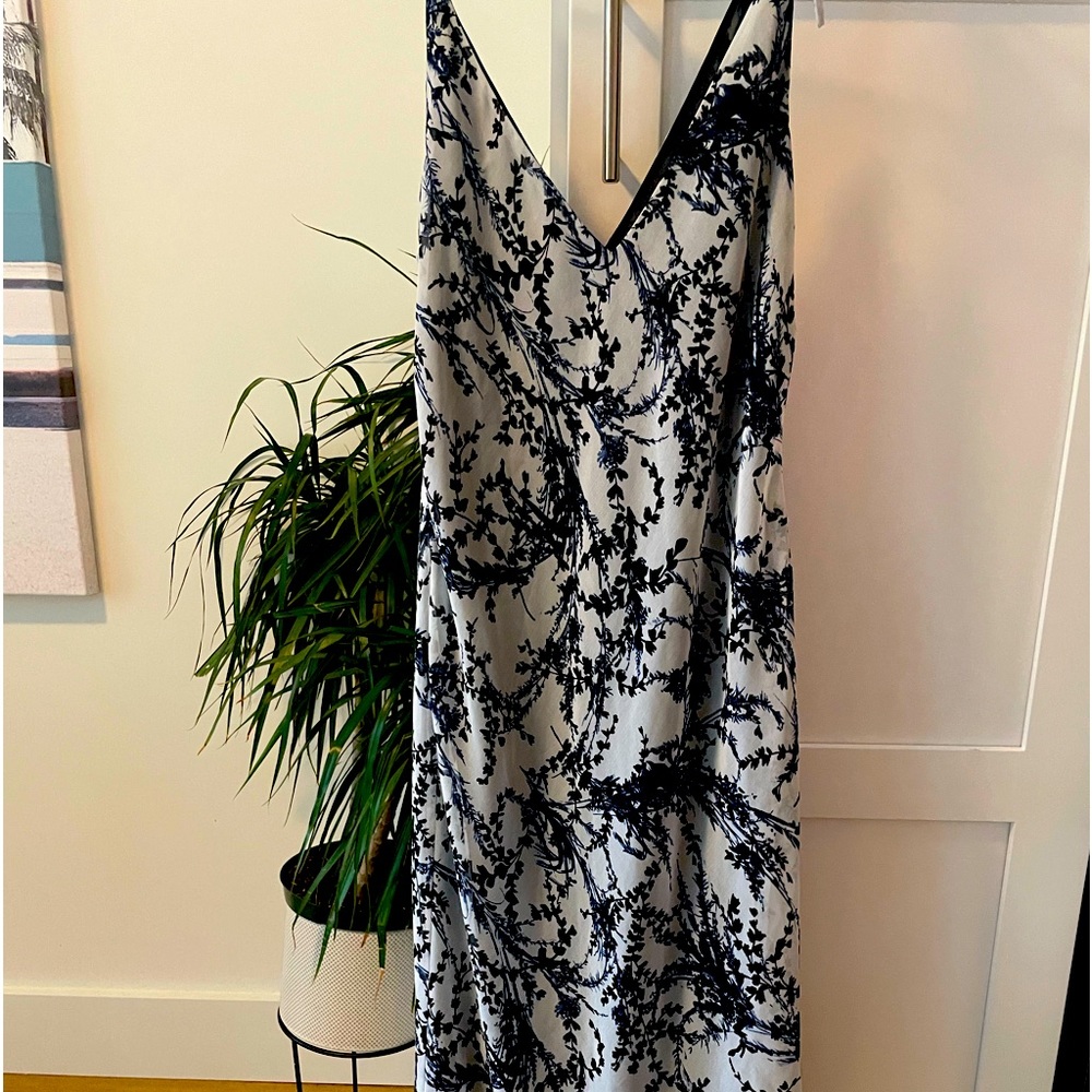 Lovely blue/gray summer dress.